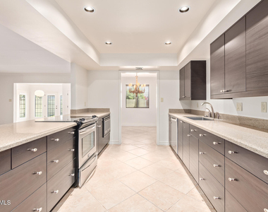 6282 E Pinchot Avenue - Photo Thumbnail 8