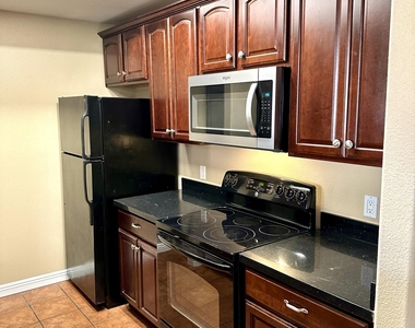 3830 E Lakewood Parkway E - Photo Thumbnail 7