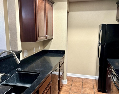 3830 E Lakewood Parkway E - Photo Thumbnail 9