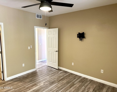 3830 E Lakewood Parkway E - Photo Thumbnail 14