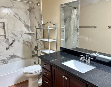 3830 E Lakewood Parkway E - Photo Thumbnail 15