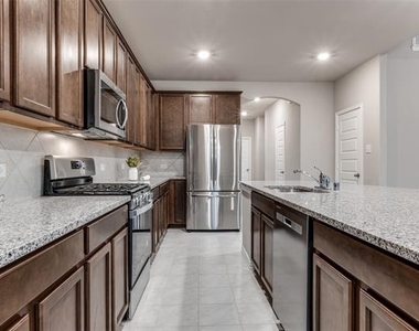 1237 Milfoil Drive - Photo Thumbnail 8