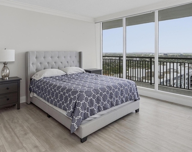 4280 Galt Ocean Drive - Photo Thumbnail 42