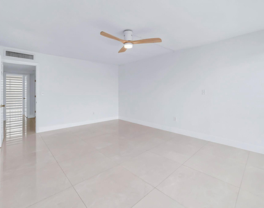 9240 Fontainebleau Boulevard - Photo Thumbnail 14
