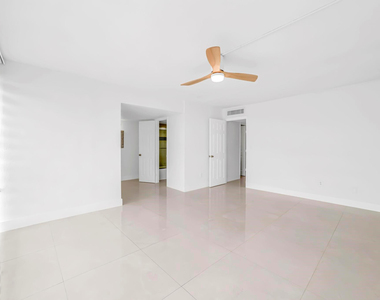 9240 Fontainebleau Boulevard - Photo Thumbnail 16