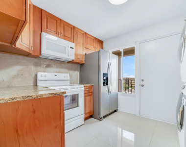 9240 Fontainebleau Boulevard - Photo Thumbnail 33