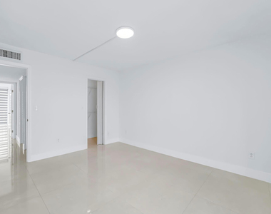 9240 Fontainebleau Boulevard - Photo Thumbnail 20