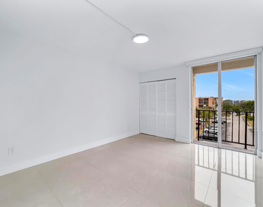 9240 Fontainebleau Boulevard - Photo Thumbnail 21