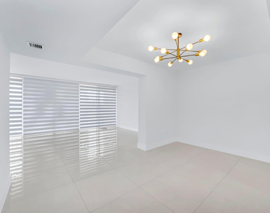 9240 Fontainebleau Boulevard - Photo Thumbnail 10