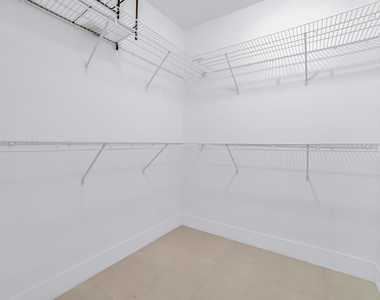 9240 Fontainebleau Boulevard - Photo Thumbnail 29