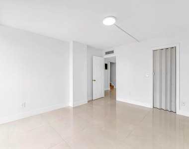 9240 Fontainebleau Boulevard - Photo Thumbnail 22