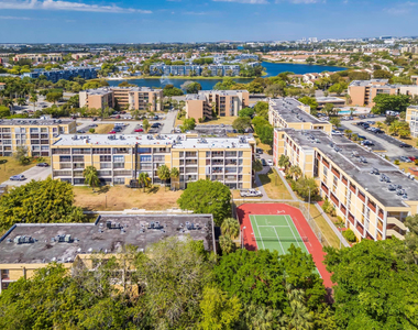9240 Fontainebleau Boulevard - Photo Thumbnail 40