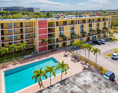 9240 Fontainebleau Boulevard - Photo Thumbnail 41