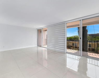 9240 Fontainebleau Boulevard - Photo Thumbnail 1