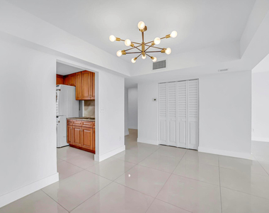 9240 Fontainebleau Boulevard - Photo Thumbnail 7