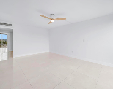 9240 Fontainebleau Boulevard - Photo Thumbnail 26
