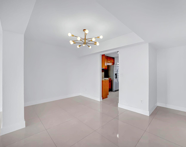 9240 Fontainebleau Boulevard - Photo Thumbnail 6