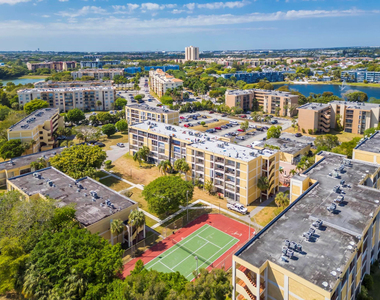 9240 Fontainebleau Boulevard - Photo Thumbnail 39