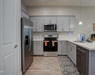 4750 N Yale Avenue - Photo Thumbnail 10