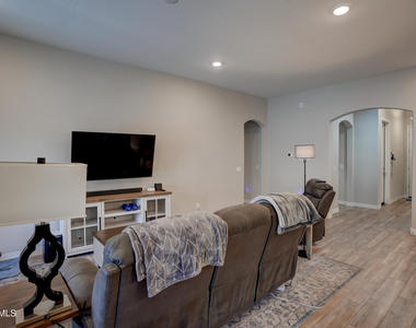 4750 N Yale Avenue - Photo Thumbnail 8