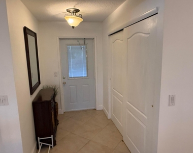 300 Ne 14th Avenue - Photo Thumbnail 5