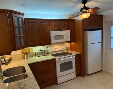 300 Ne 14th Avenue - Photo Thumbnail 2