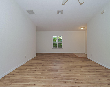 4625 55th Street - Photo Thumbnail 3