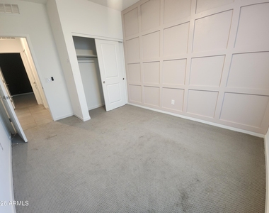 4208 S 68th Drive - Photo Thumbnail 6