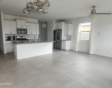 4208 S 68th Drive - Photo Thumbnail 4