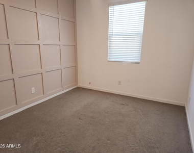 4208 S 68th Drive - Photo Thumbnail 7