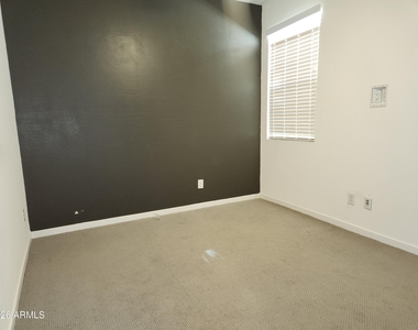 4208 S 68th Drive - Photo Thumbnail 14