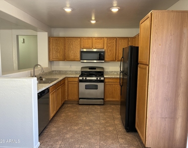6027 W Encinas Lane - Photo Thumbnail 7