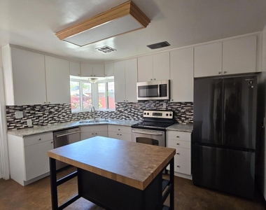 1307 W Thomas Road - Photo Thumbnail 6