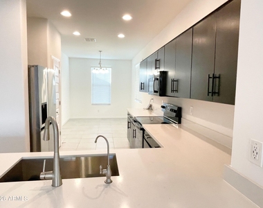 7954 W Medlock Drive - Photo Thumbnail 3