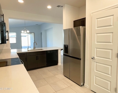 7954 W Medlock Drive - Photo Thumbnail 5