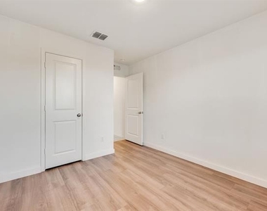 1012 Barkers Pond Avenue - Photo Thumbnail 12
