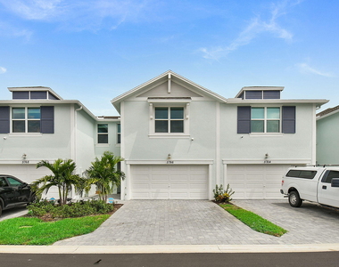 5766 Se Edgewater Circle - Photo Thumbnail 1