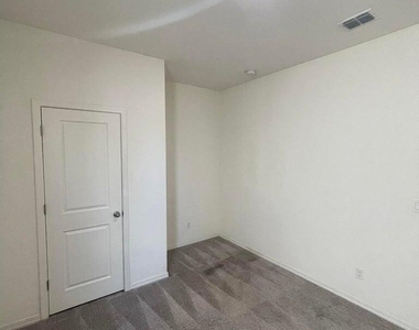 19436 W Elm Street - Photo Thumbnail 16