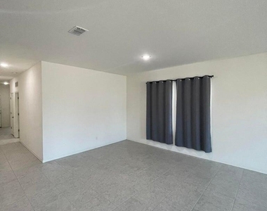 19436 W Elm Street - Photo Thumbnail 3