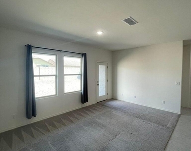 19436 W Elm Street - Photo Thumbnail 6