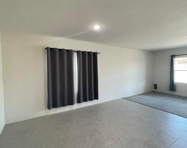 19436 W Elm Street - Photo Thumbnail 4