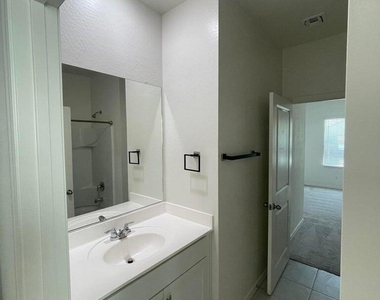 19436 W Elm Street - Photo Thumbnail 15