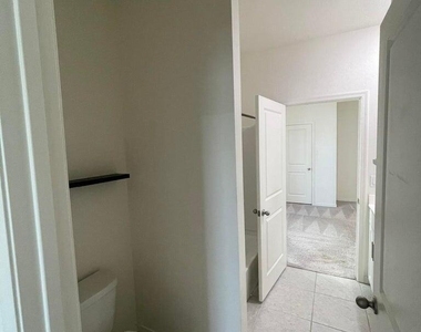 19436 W Elm Street - Photo Thumbnail 14