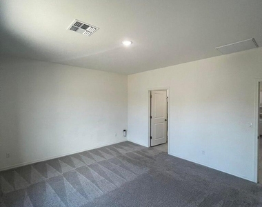 19436 W Elm Street - Photo Thumbnail 8