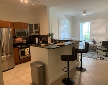 806 E Windward Way - Photo Thumbnail 7