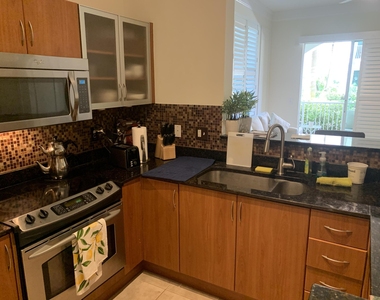 806 E Windward Way - Photo Thumbnail 8