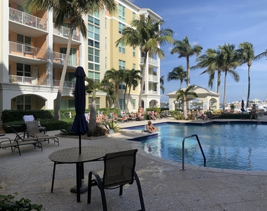 806 E Windward Way - Photo Thumbnail 2