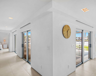 35 Castle Harbor Isle Drive - Photo Thumbnail 11