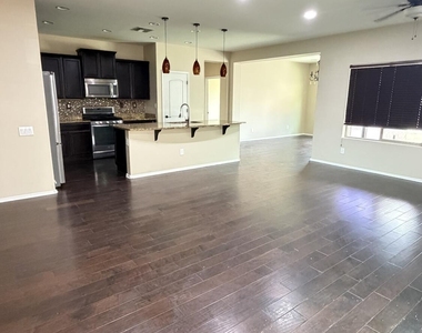 10786 W Yearling Road - Photo Thumbnail 7