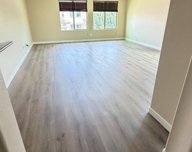 10786 W Yearling Road - Photo Thumbnail 18